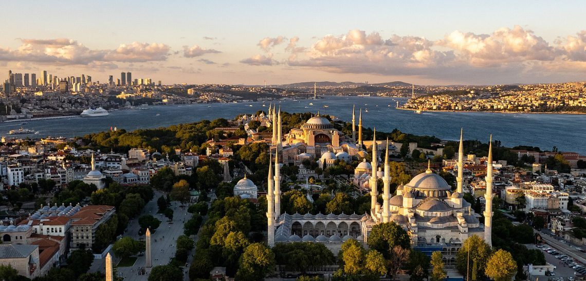 Historical_peninsula_and_modern_skyline_of_Istanbul